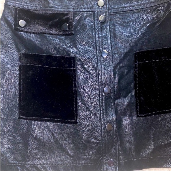 NWOT Guess A-Line Black Skirt with Velvet Pockets - Picture 13 of 15